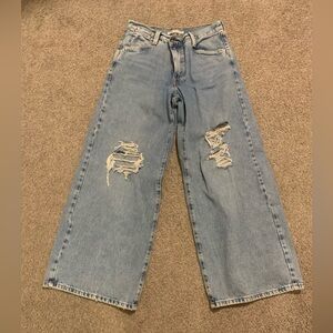 Distressed Baggy Levi’s